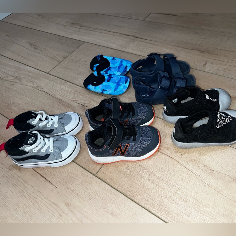 Toddler boy shoes, size 5